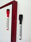 Whiteboard met rode lijst detail
